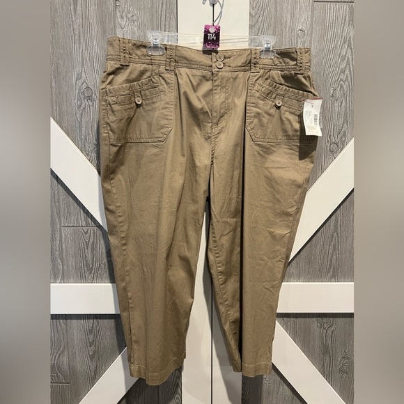 Fashion Bug Pants - 114. NWT Fashion Bug Weekend Casual Ankle Pant/Capri 18